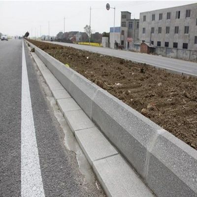 市政工程中的路沿石与树坑石 功能、材料与应用