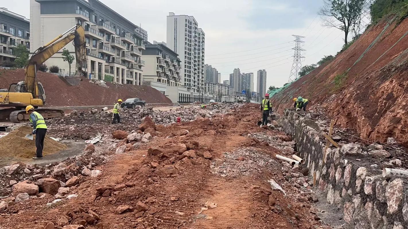 致敬劳动者 市政工程建设中的五一坚守